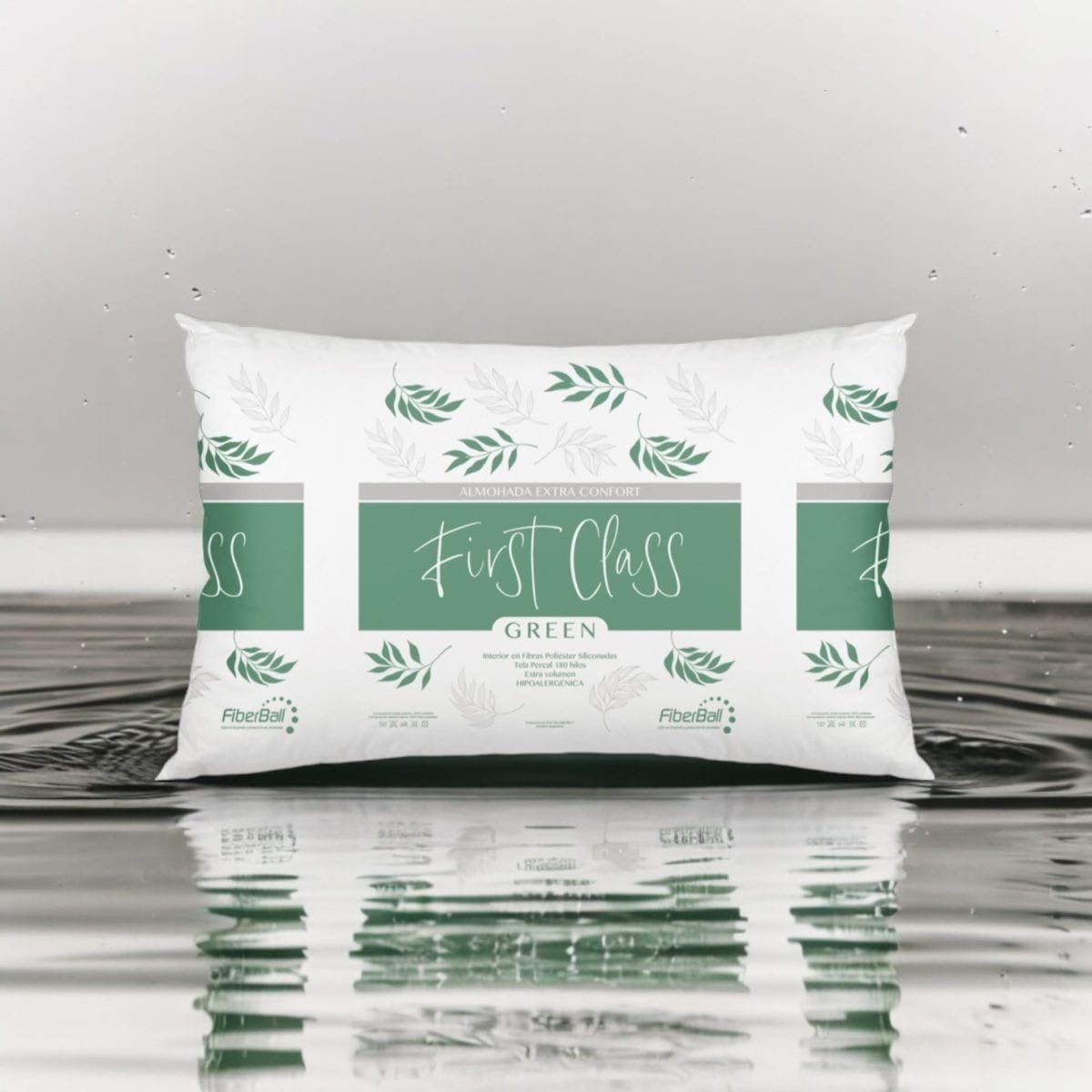 Almohada first class verde sobre piso de agua
