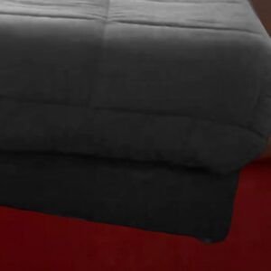 cubre sommier elastizado de microfibra colocado en la cama